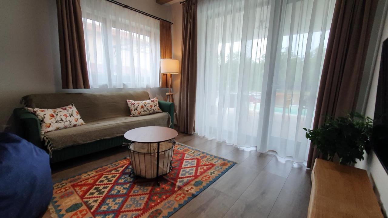 Relax Balaton Apartmanok Balatonfured Exterior photo