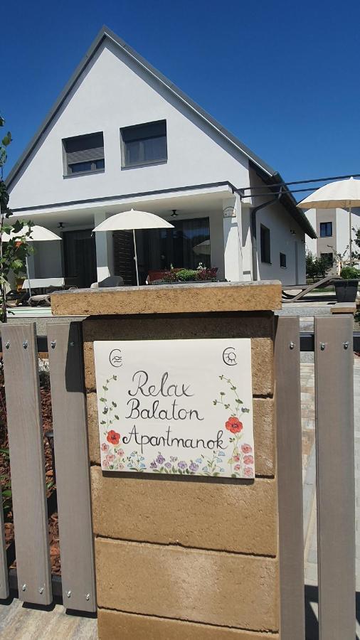 Relax Balaton Apartmanok Balatonfured Exterior photo